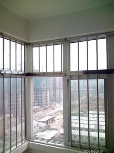 在內(nèi)置防盜網(wǎng)上養(yǎng)花