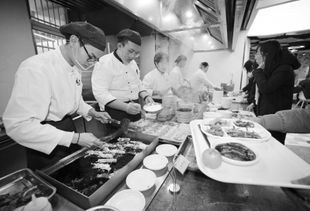 大學(xué)生創(chuàng)新創(chuàng)業(yè)單身餐廳