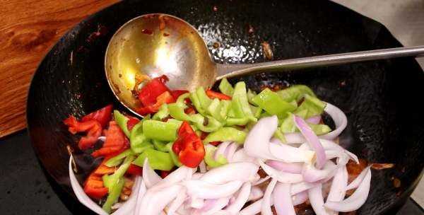 回鍋肉怎么做好吃,豆瓣醬做回鍋肉簡單又好吃的做法圖5