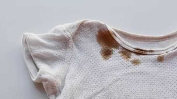 油筆印在衣服上怎么去掉，油性記號(hào)筆弄在衣服上怎么洗掉？圖1