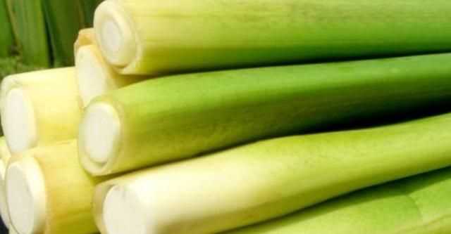 茭白發(fā)綠了還能吃嗎，茭白的葉子可以剪掉嗎？圖2