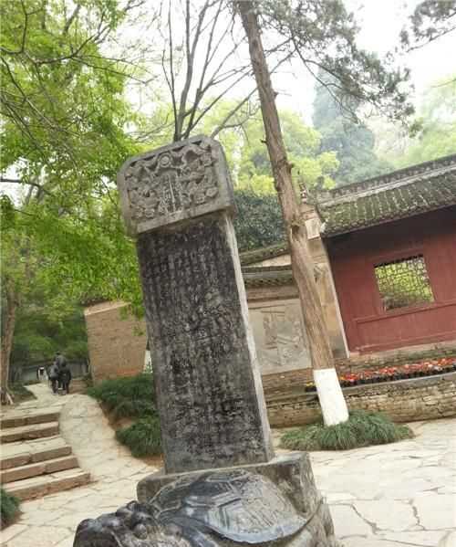 諸葛亮的臥龍崗在哪個地方