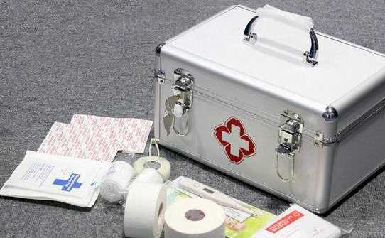 制作的救包一般多大合適,標(biāo)準(zhǔn)的救箱里面應(yīng)該有什么東西可以放圖1