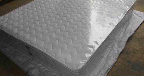新床墊要不要撕掉薄膜,床墊上的塑料膜到底應不應該撕掉呢圖2
