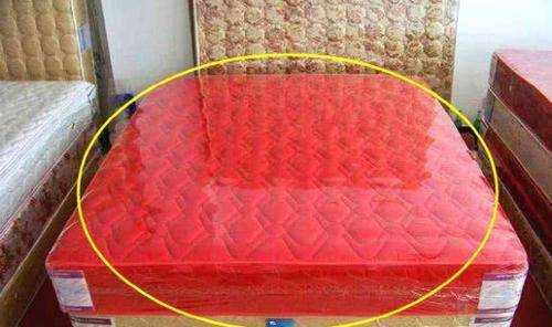 新床墊要不要撕掉薄膜,床墊上的塑料膜到底應不應該撕掉呢圖4