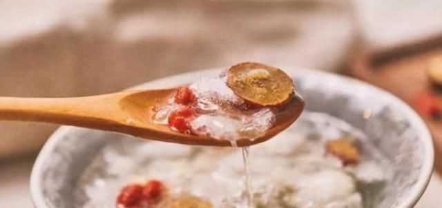 銀耳不出膠和出膠的營(yíng)養(yǎng)區(qū)別在哪