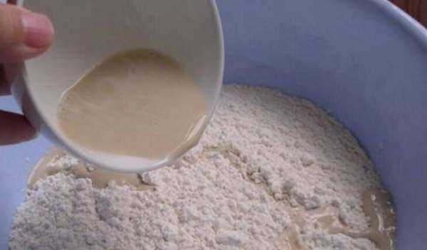 泡打粉酵母怎么混合用,泡打粉和酵母一起發(fā)面怎么放 比例圖3