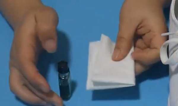 白色皮鞋有黑色斑點怎么去除,怎么清潔白鞋上的小黑點圖3