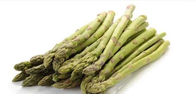 蘆筍沒熟透可以吃嗎，蘆筍罐頭里的筍像煮熟了,還能吃嗎？圖3