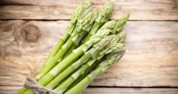 蘆筍沒熟透可以吃嗎，蘆筍罐頭里的筍像煮熟了,還能吃嗎？圖4