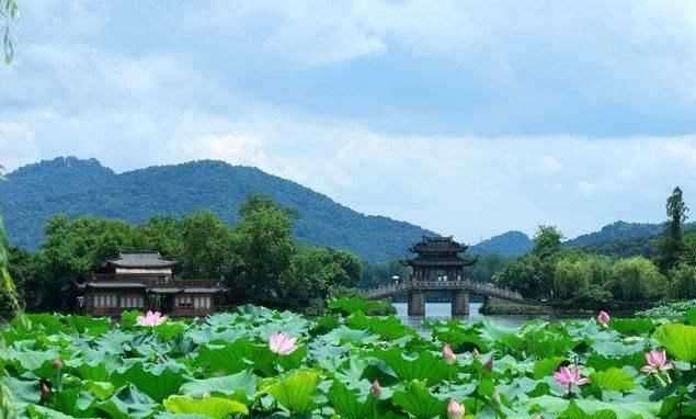 西湖十景介紹，西湖十景名稱有什么含義和來歷？雙峰插云為什么看不到了？圖2