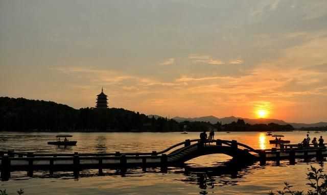 西湖十景介紹，西湖十景名稱有什么含義和來歷？雙峰插云為什么看不到了？圖3