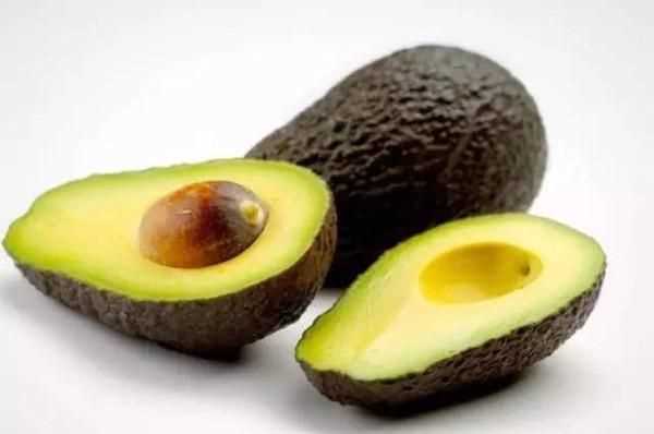 牛油果放冰箱后怎么補(bǔ)救,牛油果開了怎么保鮮 打開的牛油果儲(chǔ)存方法