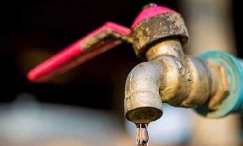 角閥脫扣了在墻上擰不下來