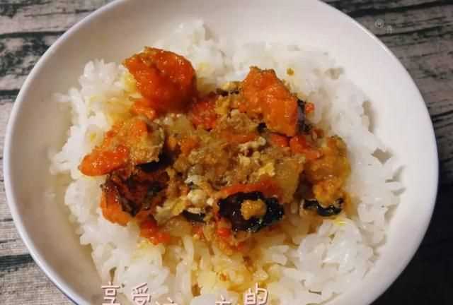 螃蟹有黃的是公還是母，螃蟹肚子里怎么有兩種黃色,一種是淡黃軟軟得,一種是橘黃有點(diǎn)發(fā)硬？圖6