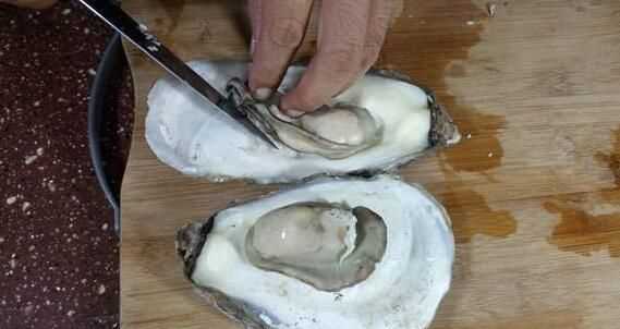 生蠔需要把殼撬開清洗嗎