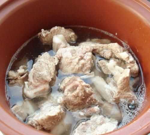 煮好的排骨湯放了一晚上酸了怎么辦呢