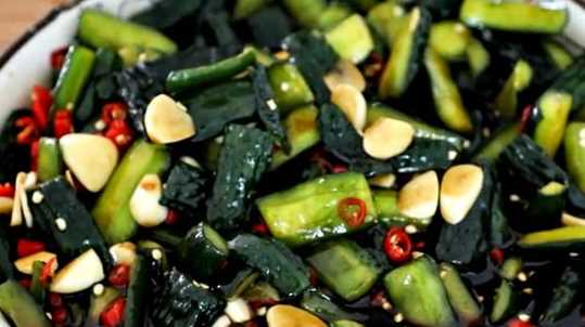 怎樣做腌黃瓜好吃又簡單,怎么腌黃瓜比較好吃又脆視頻圖7