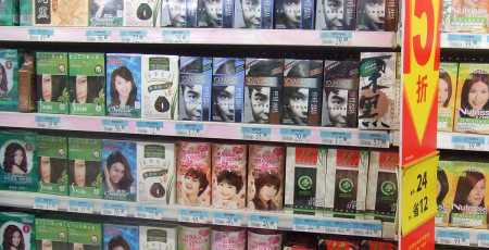 染發(fā)染到皮膚上怎么才能洗干凈,染發(fā)劑弄到皮膚上怎么清理?圖1