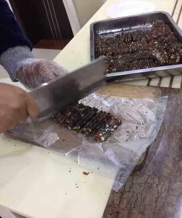 問：阿膠糕做好了也凝固了，裝入真空袋發(fā)現(xiàn)有水分滲出，懷疑還沒有熬透就加材料了這種情況能不能重新熬