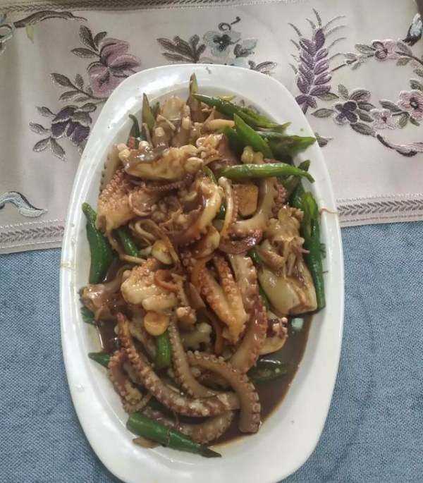 海鮮爆頭是什么東西,海邊有些漁民吃八爪魚(yú)動(dòng)不動(dòng)就是爆頭的圖8