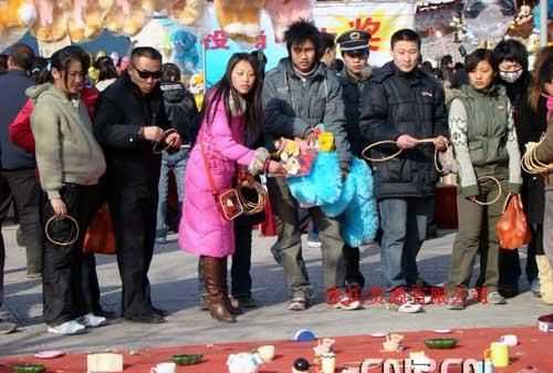 一般地?cái)偺兹Φ哪莻€(gè)圈的尺度是多少