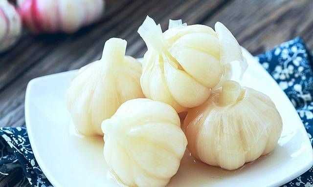 用水封口玻璃罐腌制糖蒜兩天了，現(xiàn)在糖蒜出現(xiàn)冒氣泡現(xiàn)象，這是什么原因