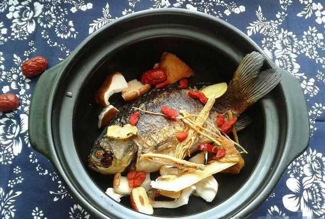 能和我說(shuō)一下你對(duì)鯽魚湯的認(rèn)知是什么，幾個(gè)詞描繪一下，謝謝