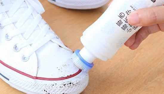 白鞋子有黃斑怎么去除,白色運(yùn)動(dòng)鞋上的黃色污點(diǎn)怎么去掉啊圖4