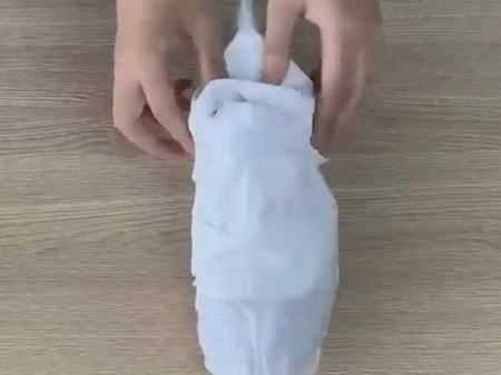 白鞋子有黃斑怎么去除,白色運(yùn)動(dòng)鞋上的黃色污點(diǎn)怎么去掉啊圖13