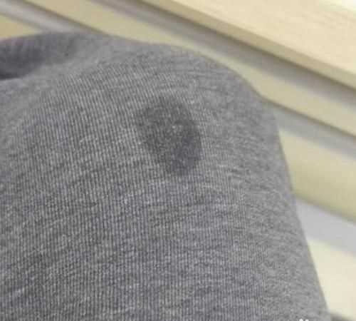 褲子上松樹油干了怎么去掉