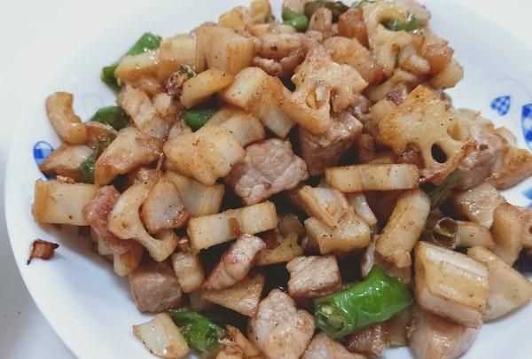 怎樣炒藕丁好吃又簡(jiǎn)單視頻