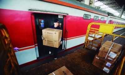 坐火車怎么托運(yùn)行李箱