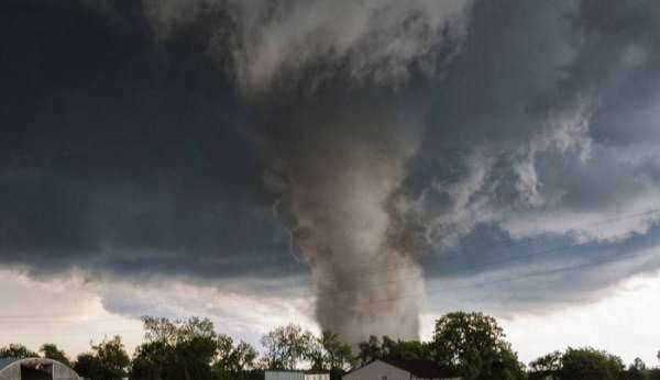 在野外遇到龍卷風時應(yīng)該怎么辦,如果遇到龍卷風應(yīng)該如何自救圖4
