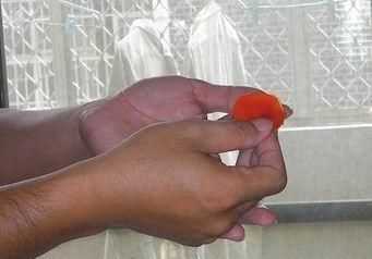 衣服上的墨跡怎么清除