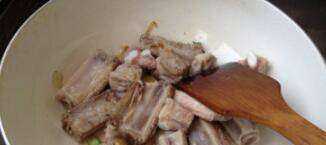 手抓排骨飯的家常做法,排骨手抓飯?jiān)趺醋鋈绾巫龊贸阅貓D6