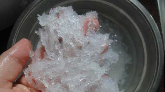 燕窩能用開(kāi)水泡,燕窩用冷水還是熱水浸泡比較好圖4