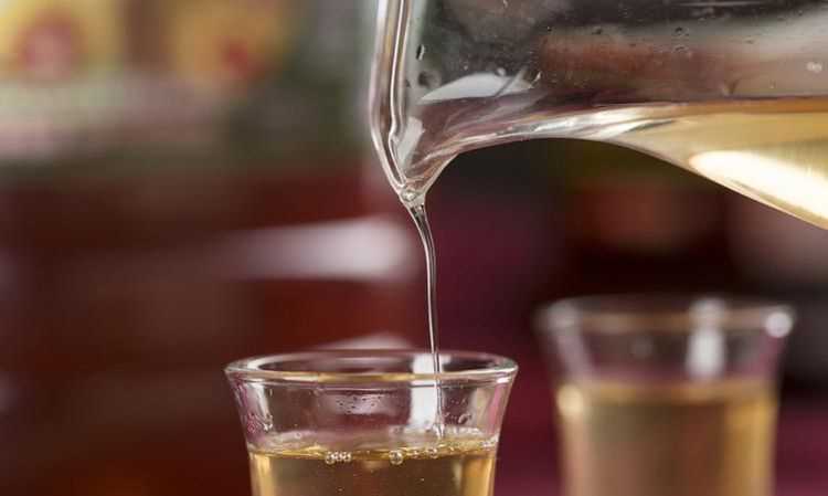 倒茶倒水倒酒分別應(yīng)該倒多少杯