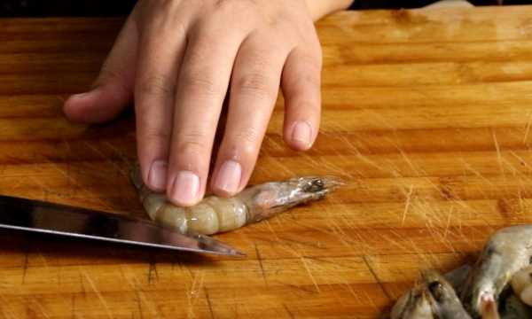 油炸蝦怎么做好吃又簡(jiǎn)單,炸大蝦怎么做好吃又簡(jiǎn)單圖4