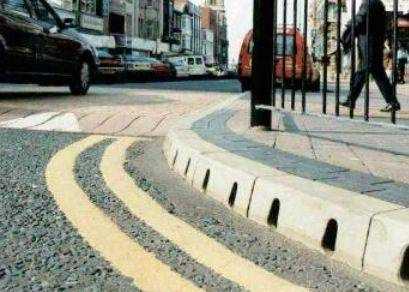 路緣石上的黃實(shí)線的含義是什么,路緣石的黃色實(shí)線是什么意思圖1