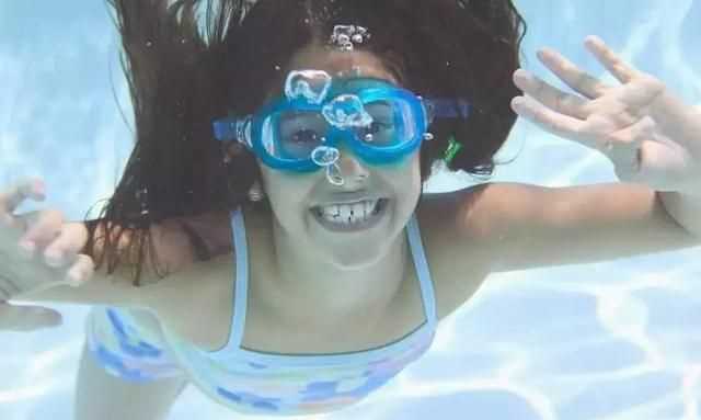 水下可以睜開眼睛嗎