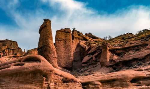 丹霞地貌形成的物質基礎是什么
