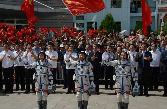 神舟六號的宇航員是誰神舟七號的宇航員是誰