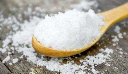 白色衣服發(fā)黃了怎么可以洗白,白衣服放時(shí)間長(zhǎng)變黃怎么辦圖4