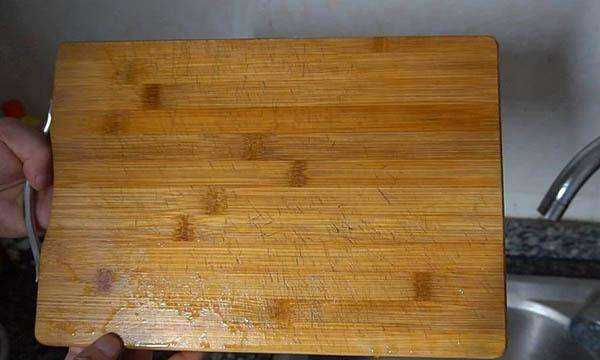 竹菜板發(fā)霉了怎么辦怎么把它清洗掉,竹砧板發(fā)霉了怎么辦圖2