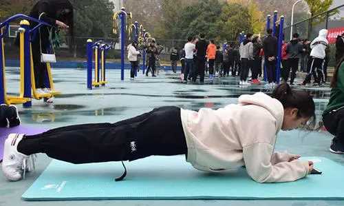 平板支撐怎么保護(hù)肘部,平板支撐胳膊抖是什么原因圖8