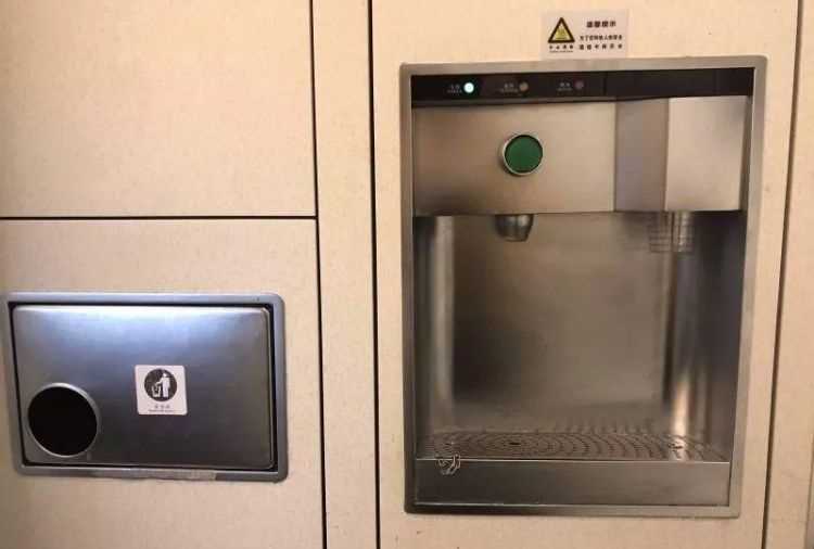 高鐵上供應(yīng)的熱水是礦泉水還是自來水沒開可以喝嗎