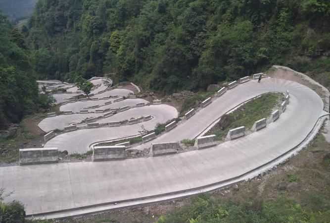 滇緬公路24道拐在哪里