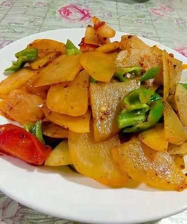 怎樣炒土豆片好吃又簡(jiǎn)單竅門(mén)