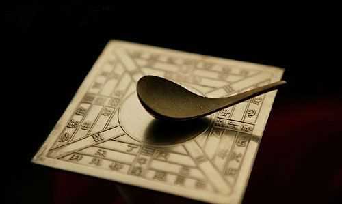 指南針又叫什么名字,中國(guó)最早的指南針也被稱為什么名字呢圖1